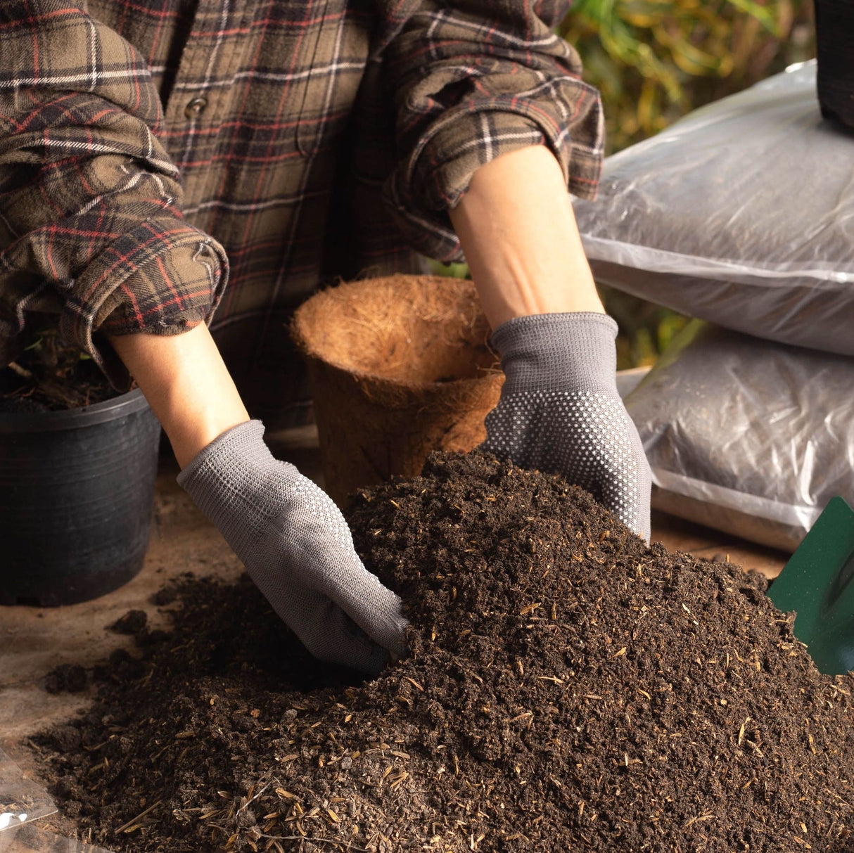 humus rich potting mix Premium Potting Mix- 6 Qt. Bag
